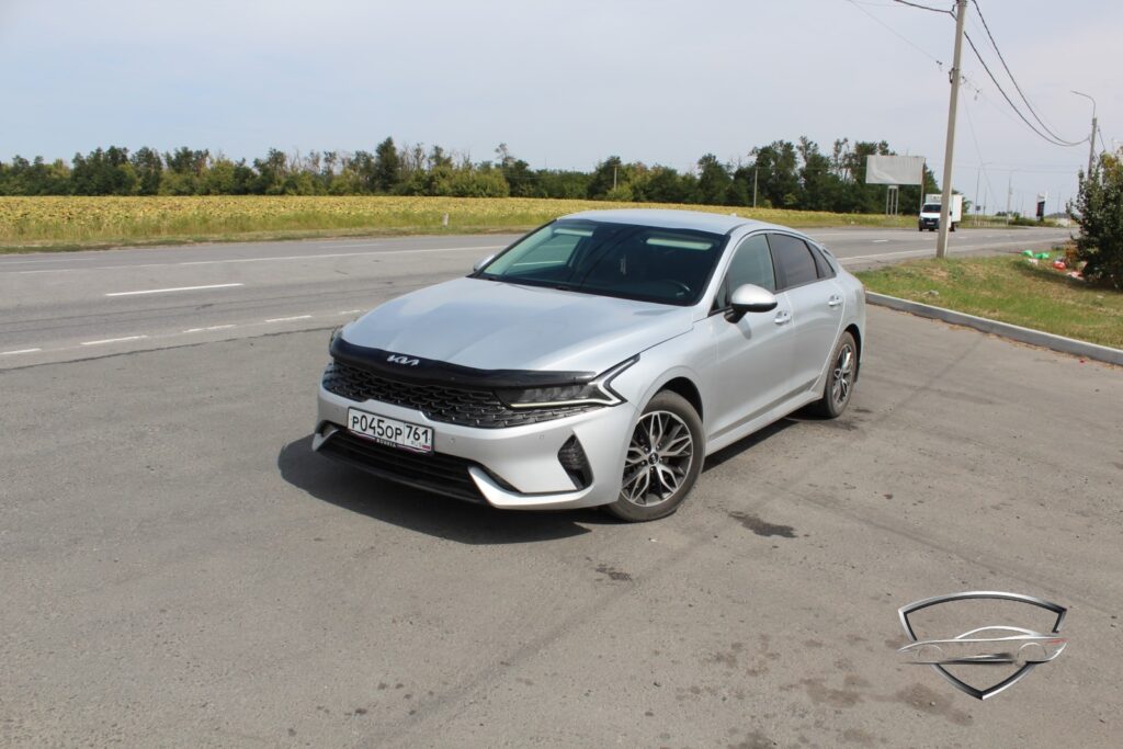 Kia K5 2021 вид спереди