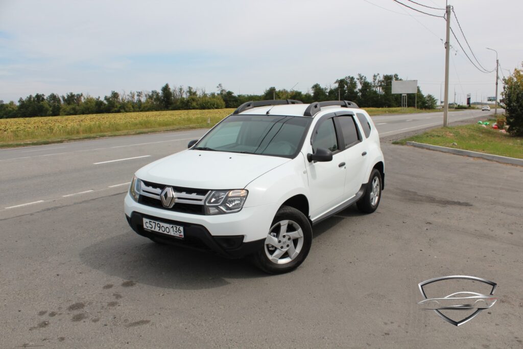 Renault Duster 2016 вид спереди
