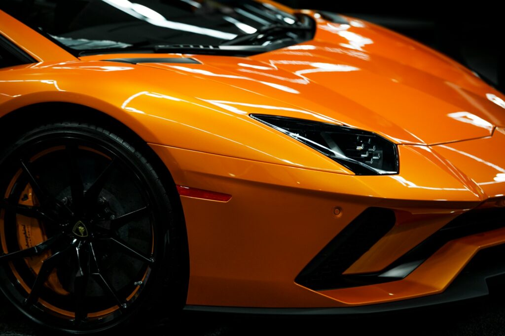 Lamborghini Aventador LP 700‑4: ярость и элегантность в оранжевом цвете