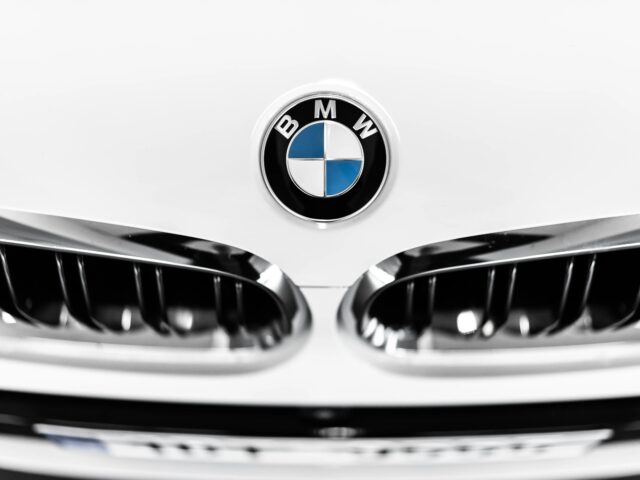 BMW M: что скрывается за буквой M и почему M5 — это не просто седан